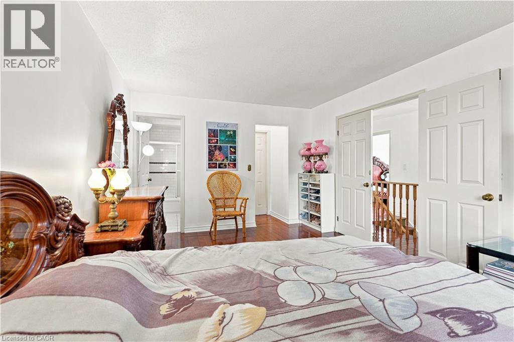 34 Lisajane Court, Hamilton, ON - Indoor Photo Showing Bedroom