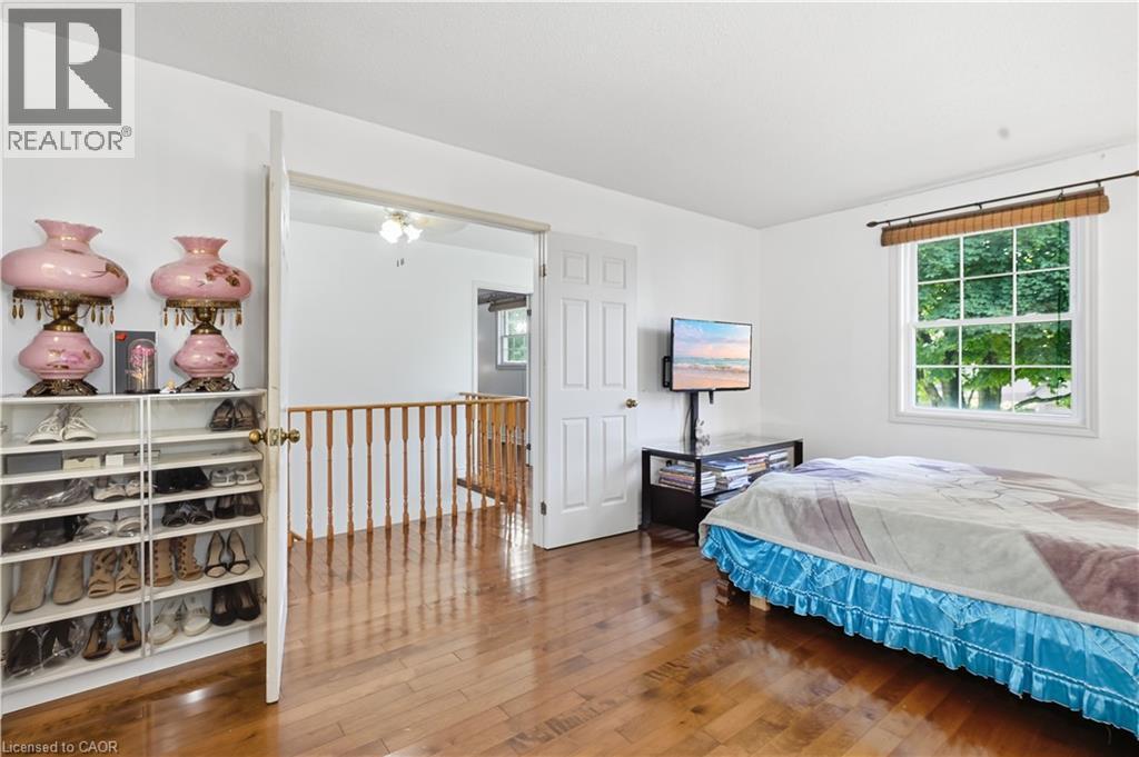 34 Lisajane Court, Hamilton, ON - Indoor Photo Showing Bedroom