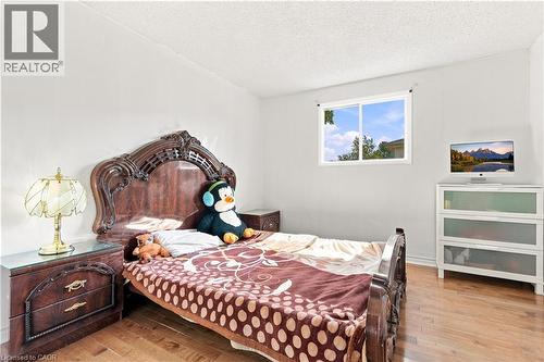 34 Lisajane Court, Hamilton, ON - Indoor Photo Showing Bedroom