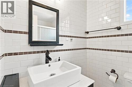 34 Lisajane Court, Hamilton, ON - Indoor Photo Showing Bathroom
