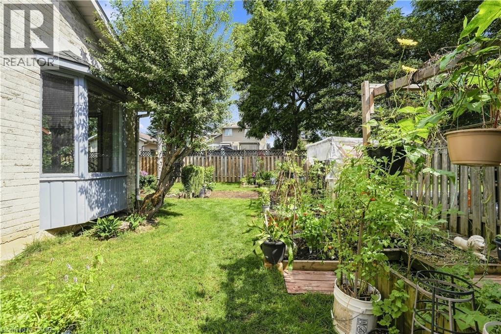 34 Lisajane Court, Hamilton, ON - Outdoor
