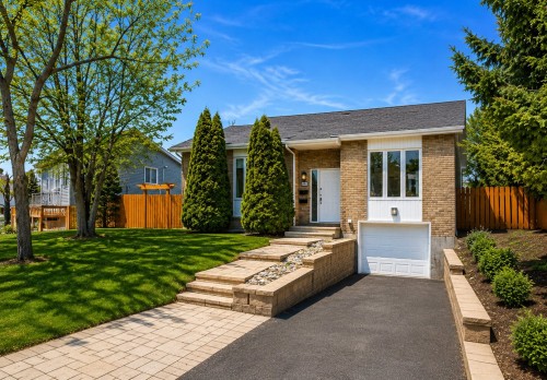 216 Av. St-Louis  Pointe-Claire, QC H9R 4X7