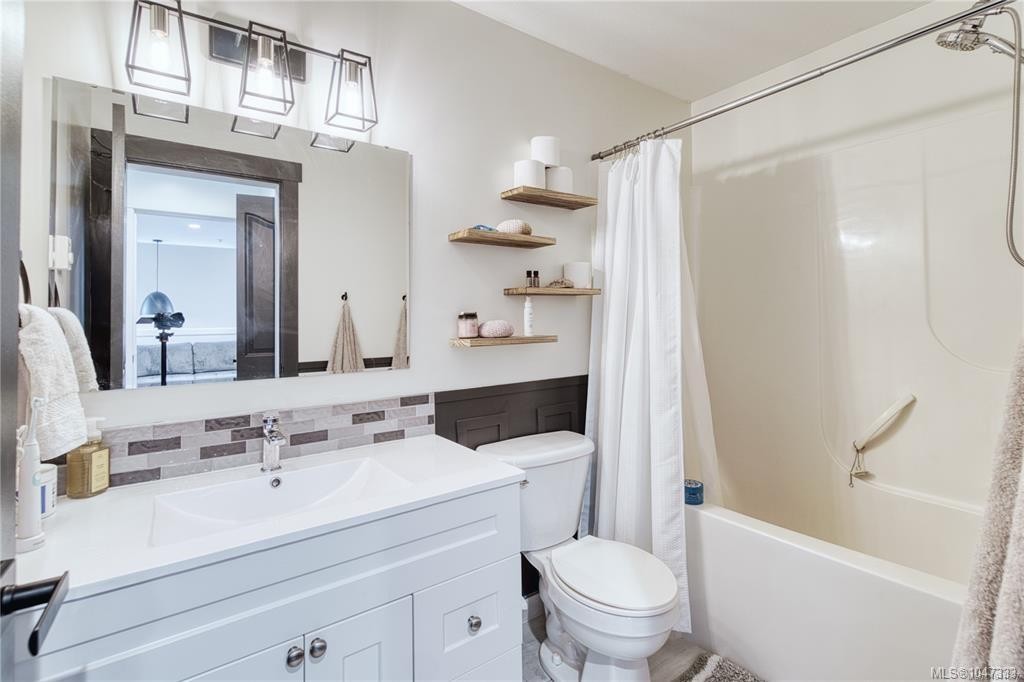 #202-211 Victoria Rd, Nanaimo, BC