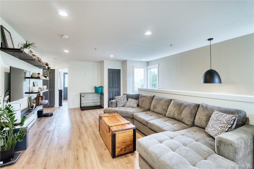 #202-211 Victoria Rd, Nanaimo, BC