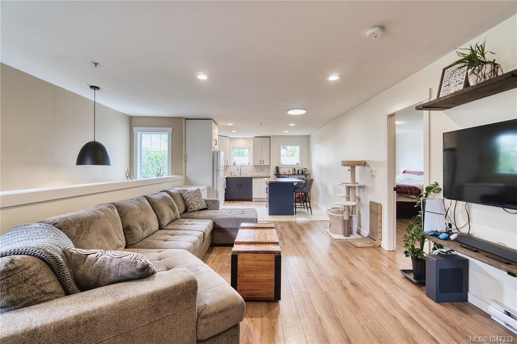 #202-211 Victoria Rd, Nanaimo, BC