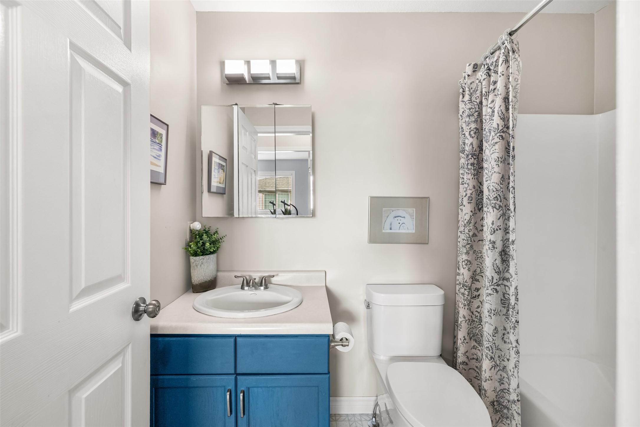 2433 Mcleary N Crescent, Cranbrook, BC - Indoor Photo Showing Bathroom