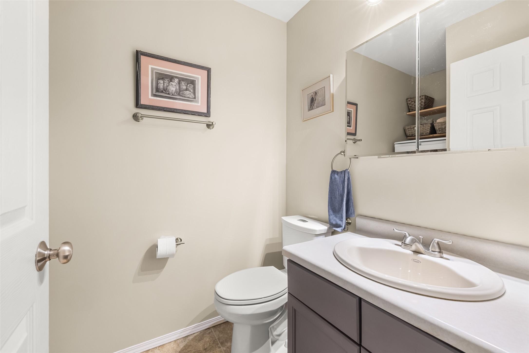 2433 Mcleary N Crescent, Cranbrook, BC - Indoor Photo Showing Bathroom