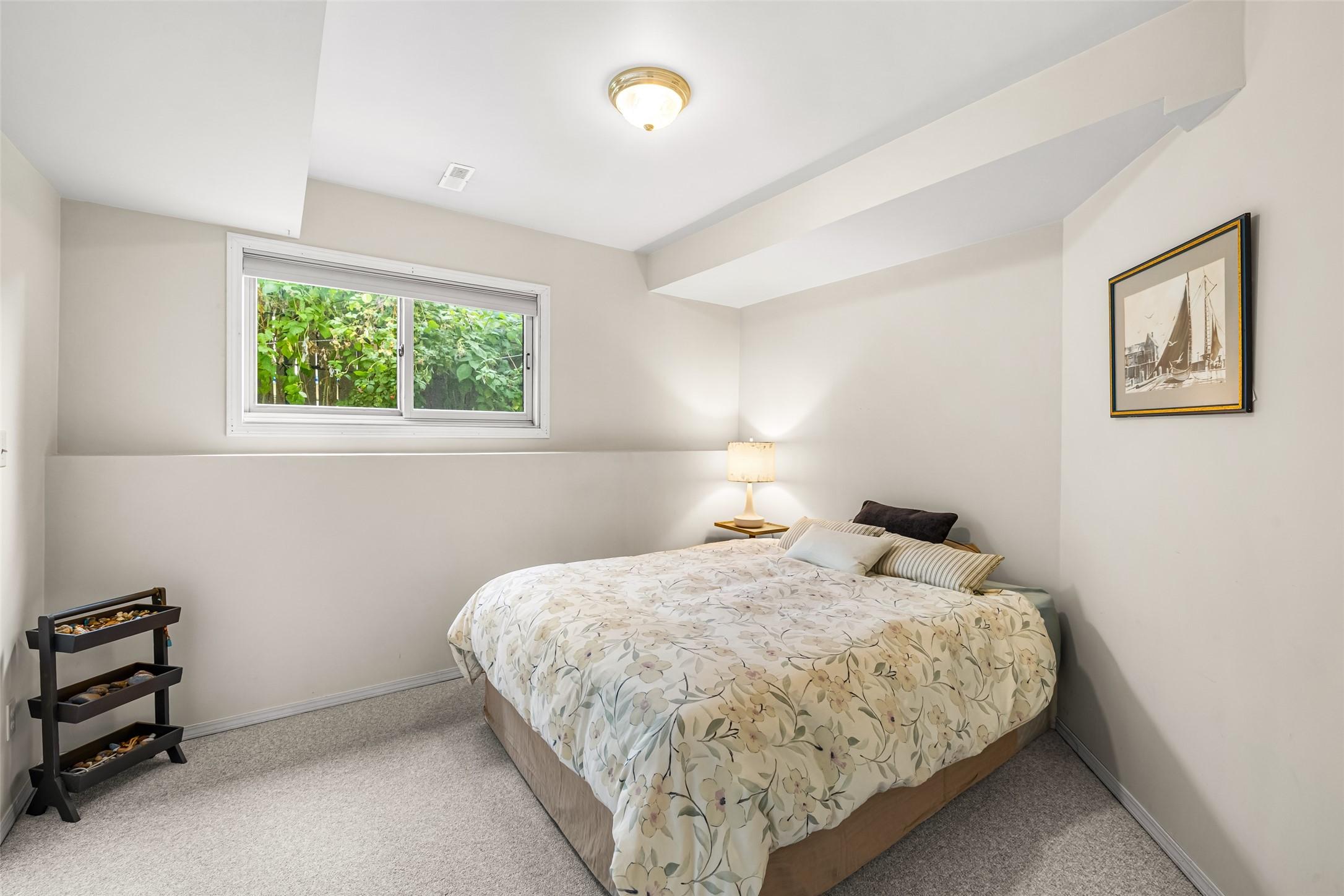 2433 Mcleary N Crescent, Cranbrook, BC - Indoor Photo Showing Bedroom
