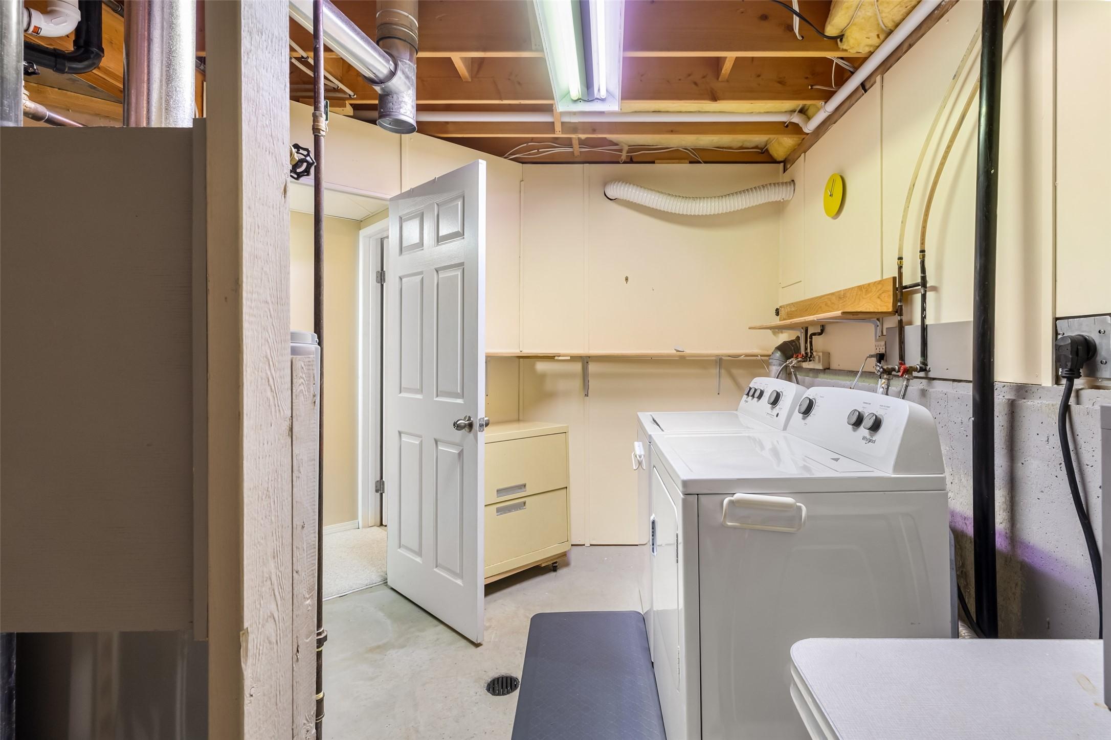 2433 Mcleary N Crescent, Cranbrook, BC - Indoor Photo Showing Laundry Room