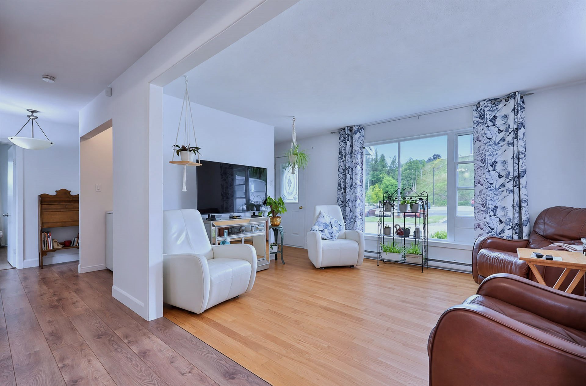 Salon - 181 Rue Beaulieu, Maniwaki, QC - Indoor Photo Showing Living Room