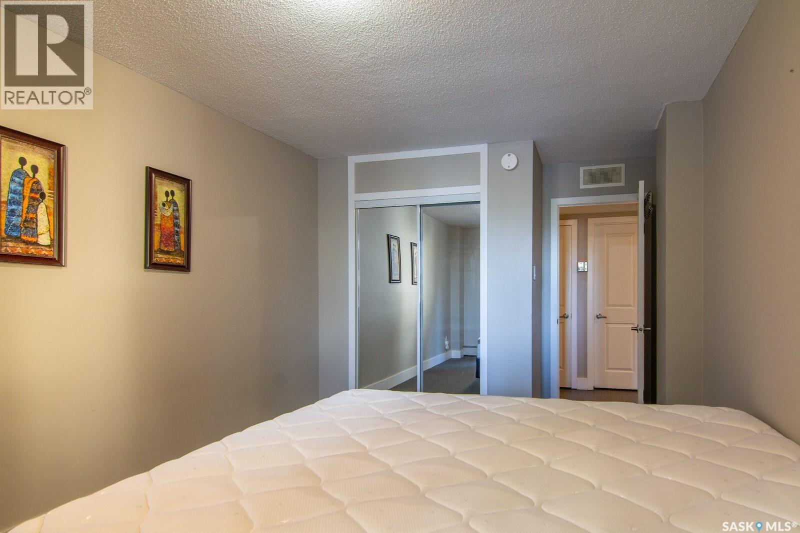 201 320 5Th Avenue N, Saskatoon, SK - Indoor Photo Showing Bedroom