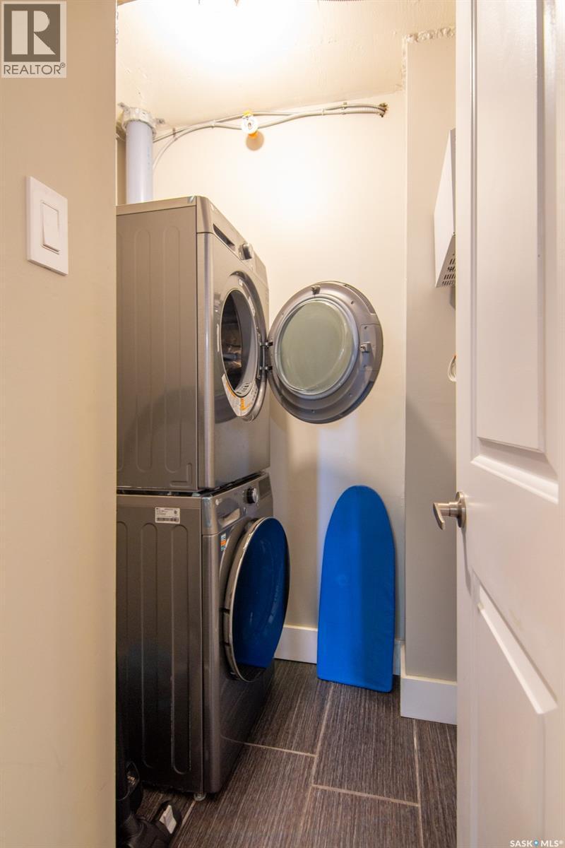201 320 5Th Avenue N, Saskatoon, SK - Indoor Photo Showing Laundry Room