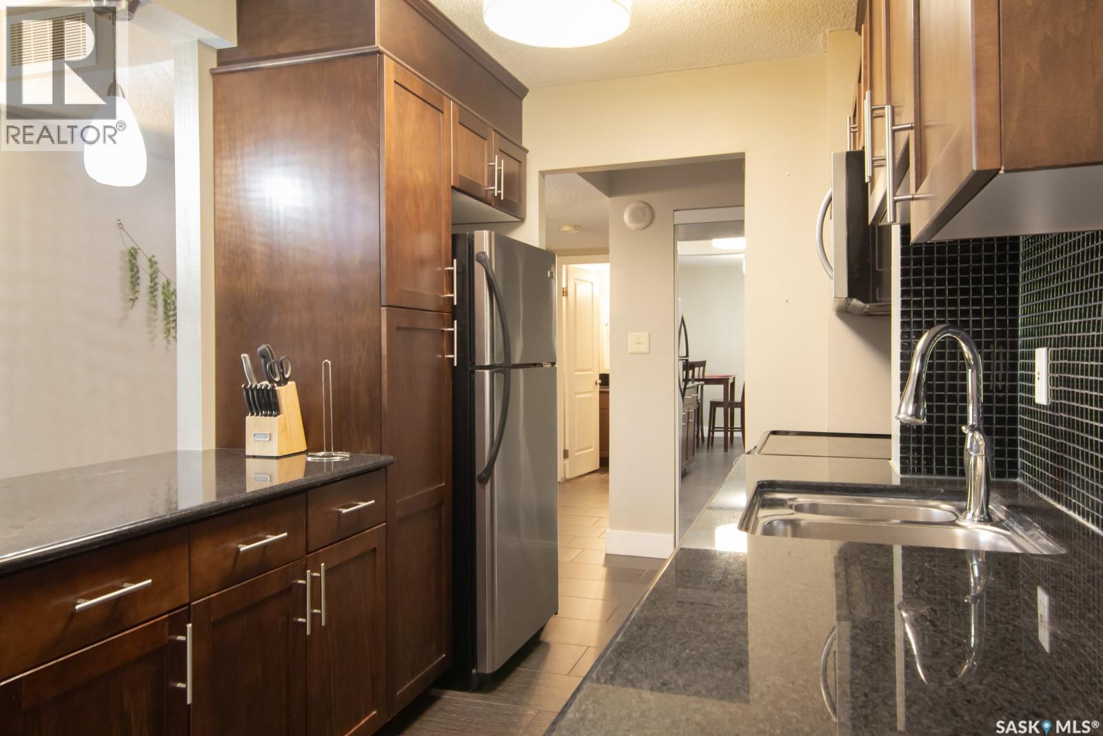 201 320 5Th Avenue N, Saskatoon, SK - Indoor Photo Showing Kitchen