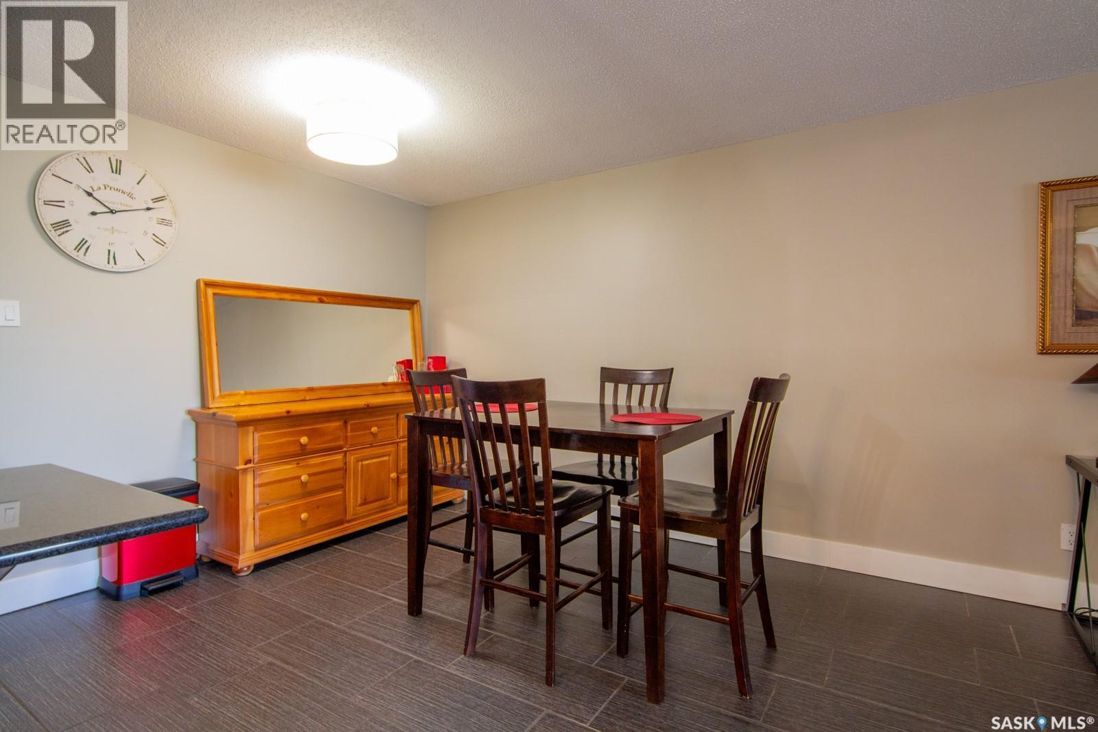 201 320 5Th Avenue N, Saskatoon, SK - Indoor