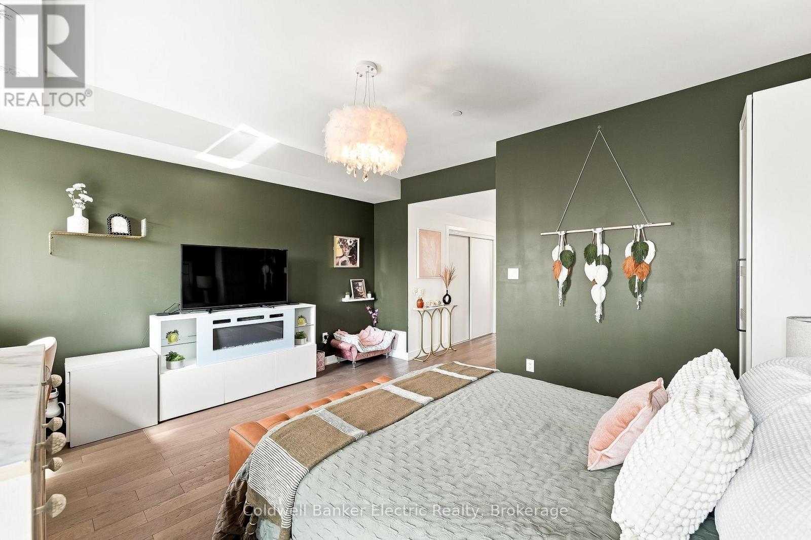 42 William Duncan Road, Toronto (Downsview-Roding-Cfb), ON - Indoor Photo Showing Bedroom