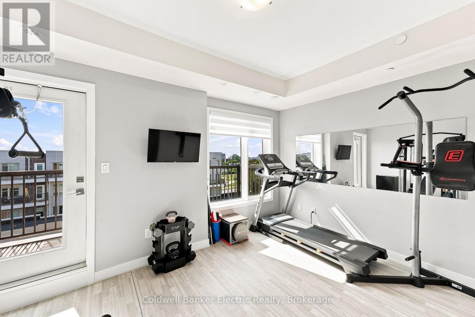 42 William Duncan Road, Toronto (Downsview-Roding-Cfb), ON - Indoor Photo Showing Gym Room
