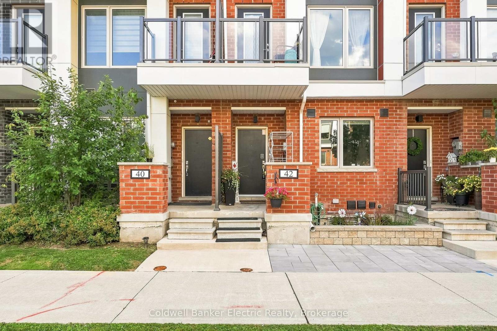 42 William Duncan Road, Toronto (Downsview-Roding-Cfb), ON - Outdoor