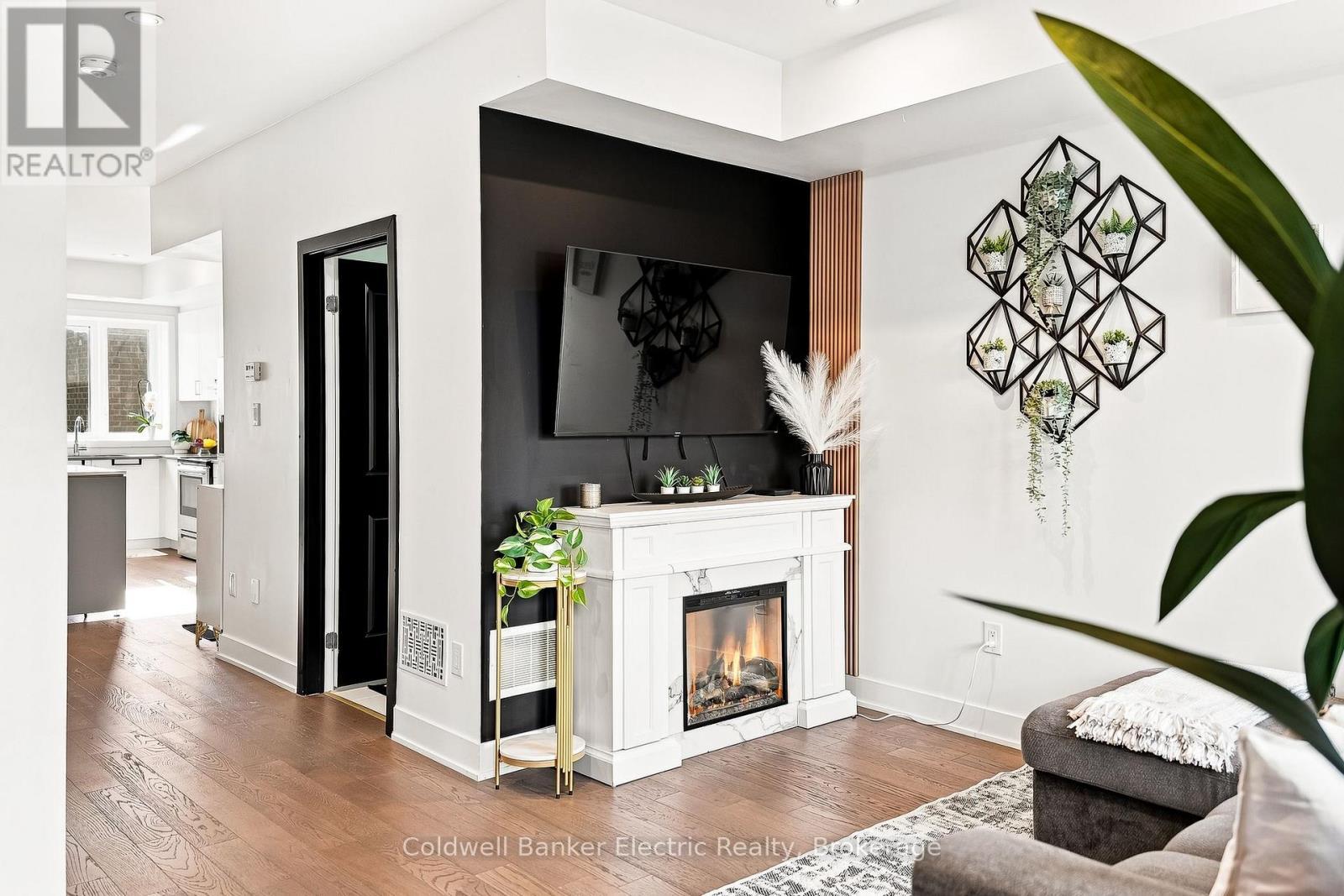 42 William Duncan Road, Toronto (Downsview-Roding-Cfb), ON - Indoor Photo Showing Living Room With Fireplace