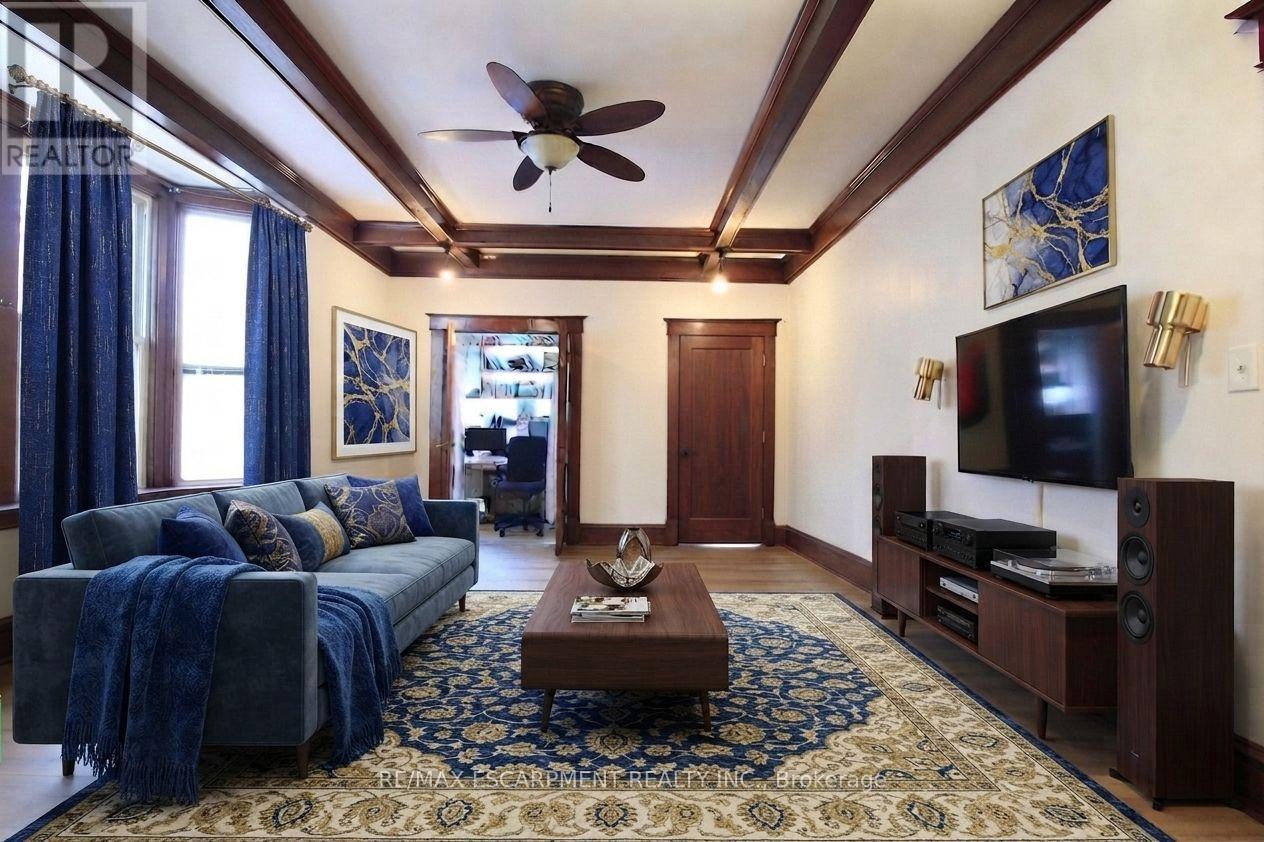 22 Blake Street, Hamilton, ON - Indoor Photo Showing Other Room