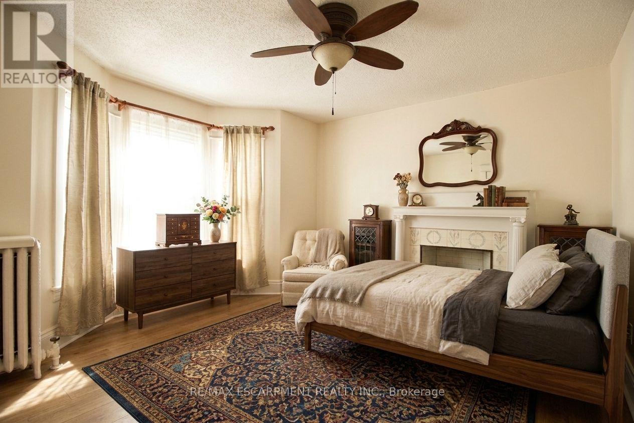 22 Blake Street, Hamilton, ON - Indoor Photo Showing Bedroom