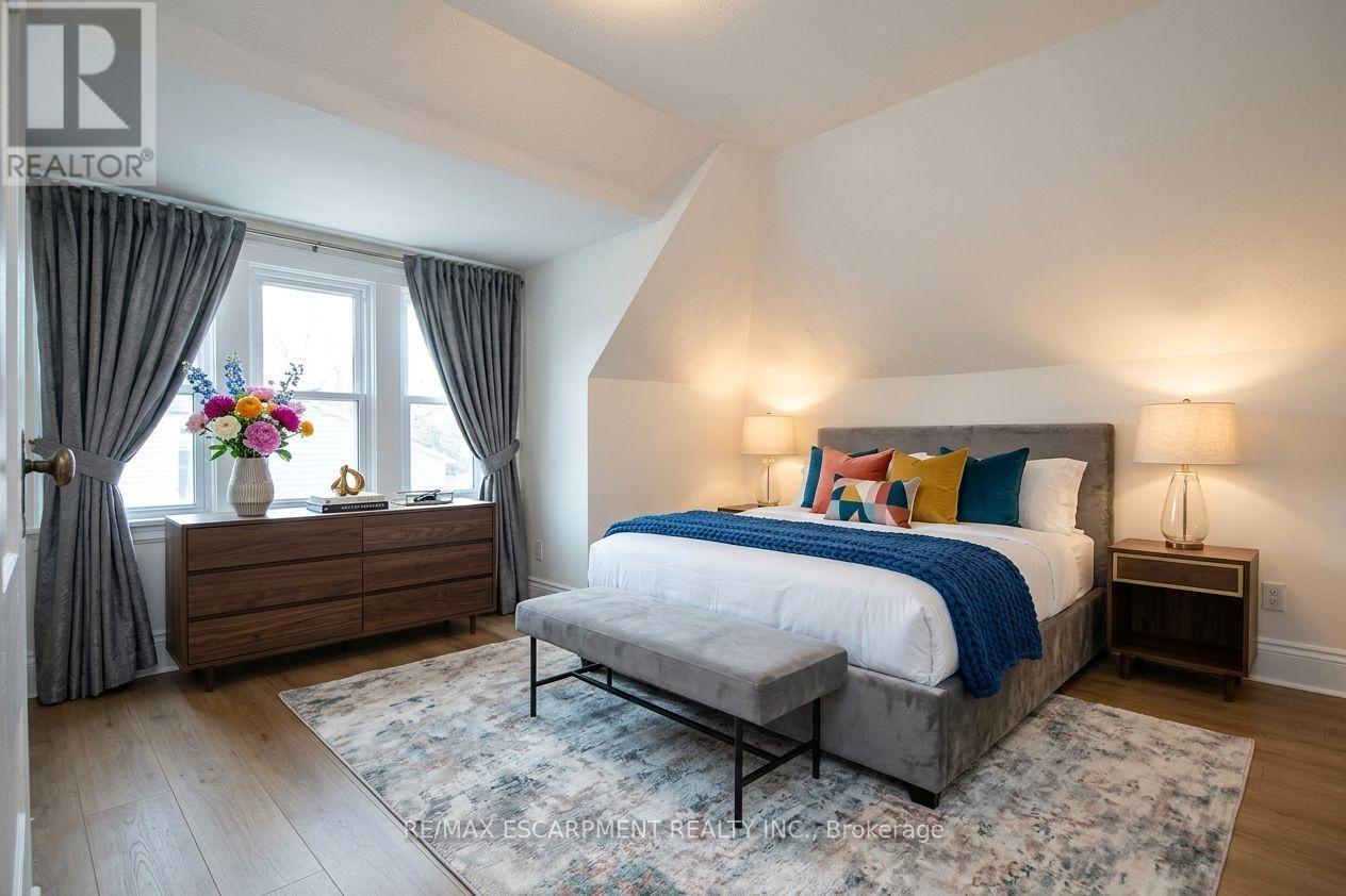 22 Blake Street, Hamilton, ON - Indoor Photo Showing Bedroom