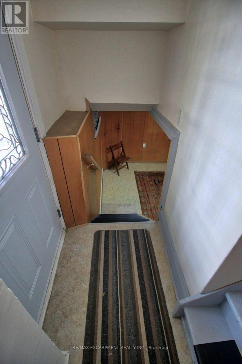 22 Blake Street, Hamilton, ON - Indoor Photo Showing Other Room