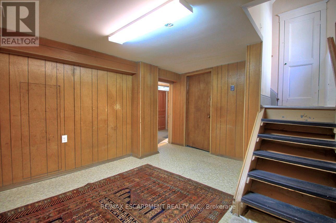 22 Blake Street, Hamilton, ON - Indoor Photo Showing Other Room