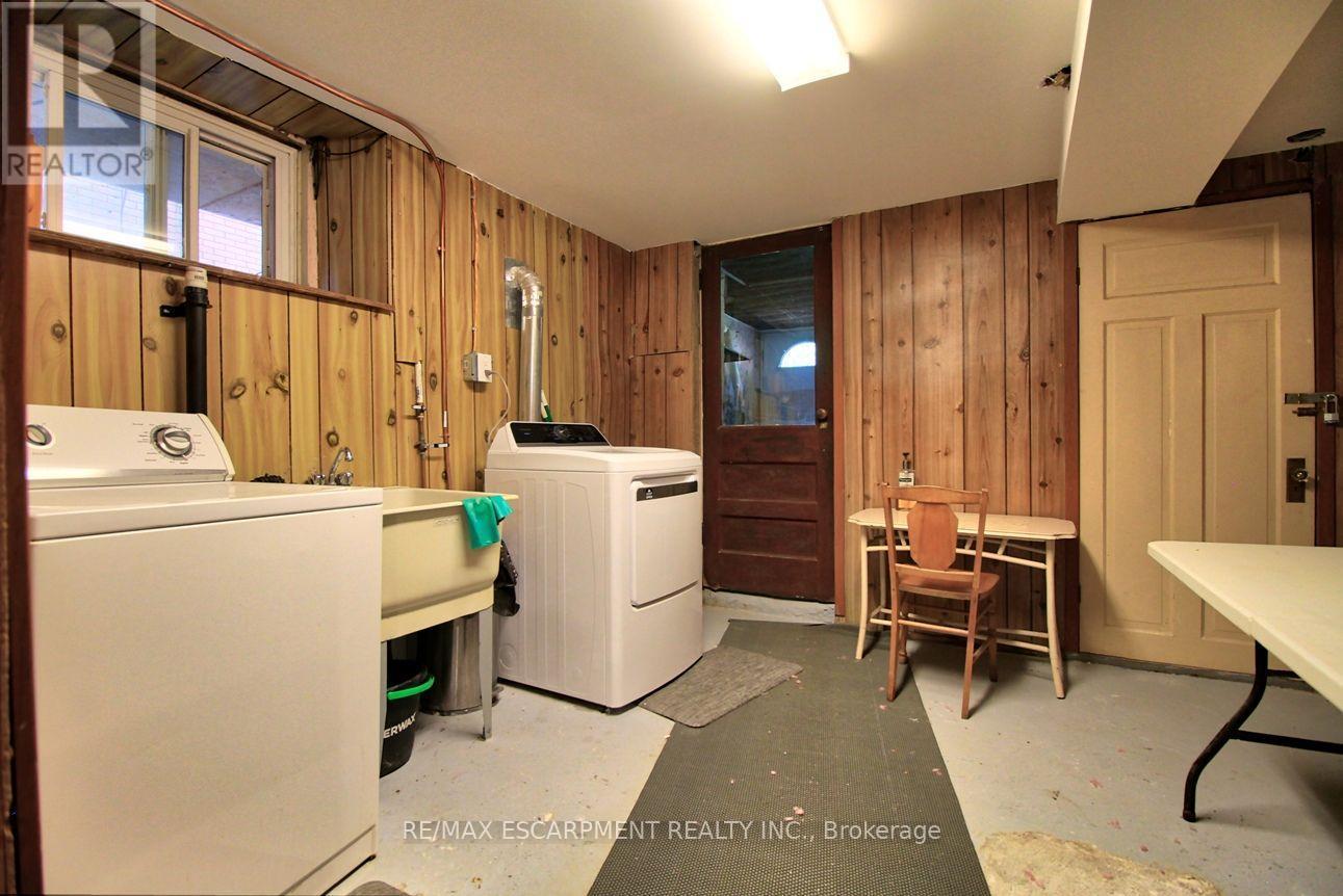 22 Blake Street, Hamilton, ON - Indoor Photo Showing Laundry Room
