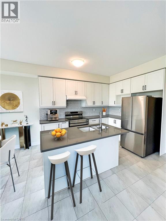66 Aviron Crescent, Welland, ON - Indoor Photo Showing Kitchen With Double Sink