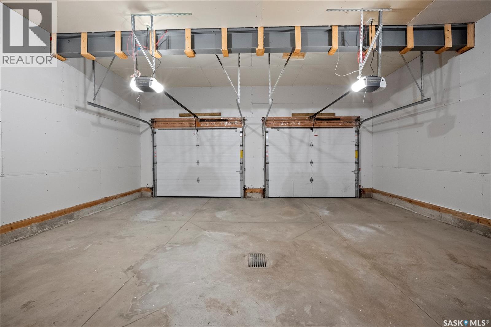 4622 Malcolm Drive, Regina, SK - Indoor Photo Showing Garage