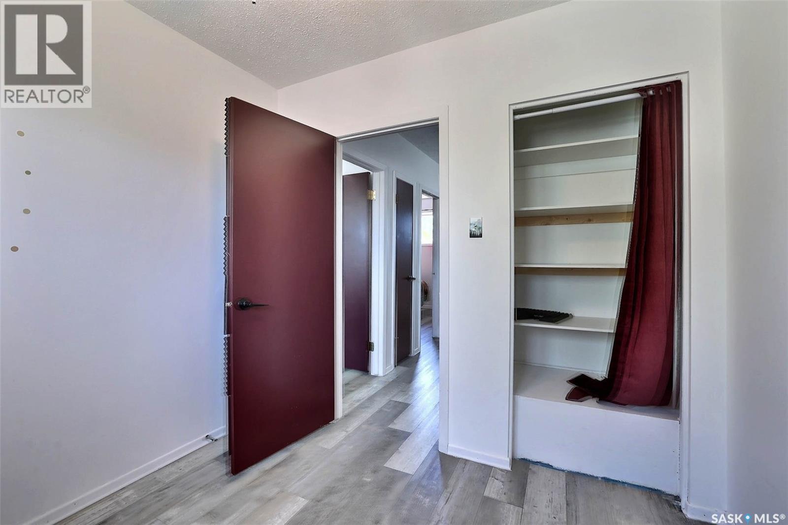 415 Mcintosh Street, Regina, SK - Indoor