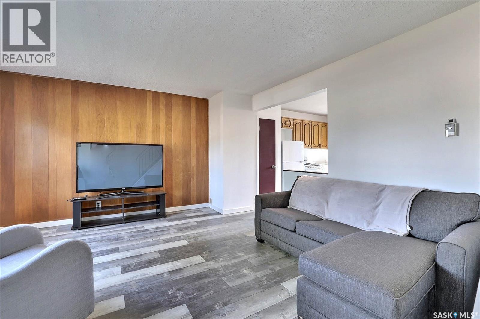 415 Mcintosh Street, Regina, SK - Indoor Photo Showing Living Room