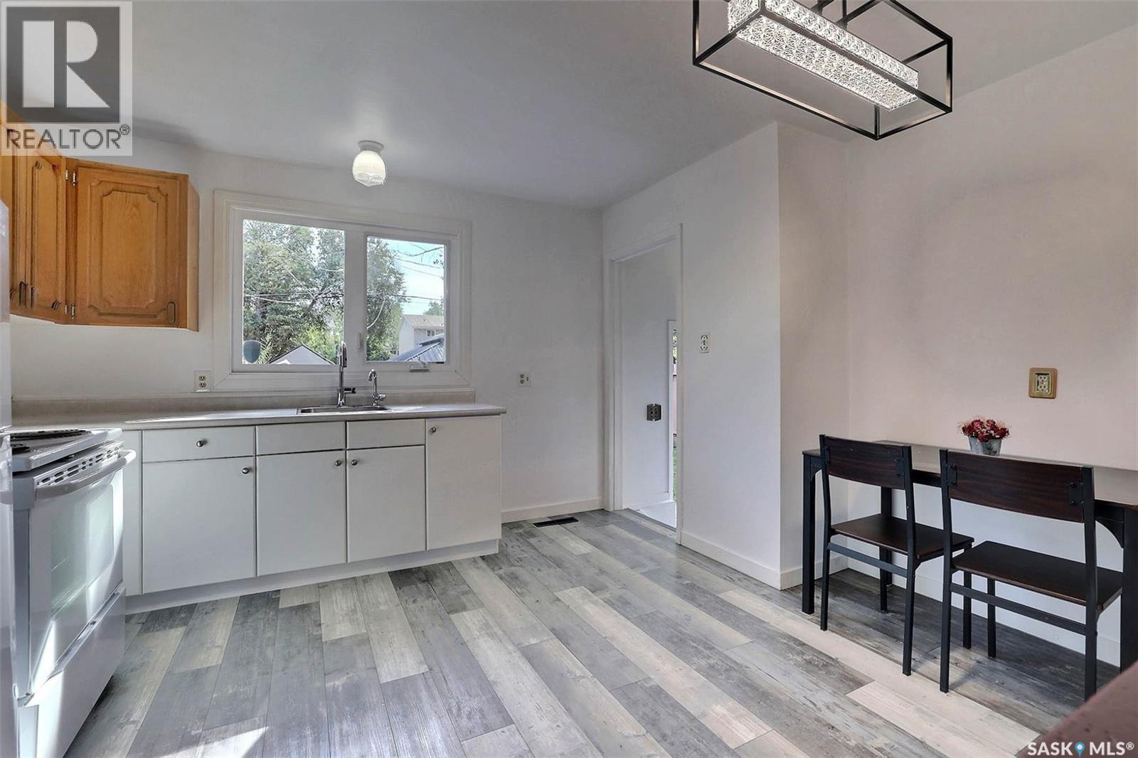 415 Mcintosh Street, Regina, SK - Indoor Photo Showing Kitchen