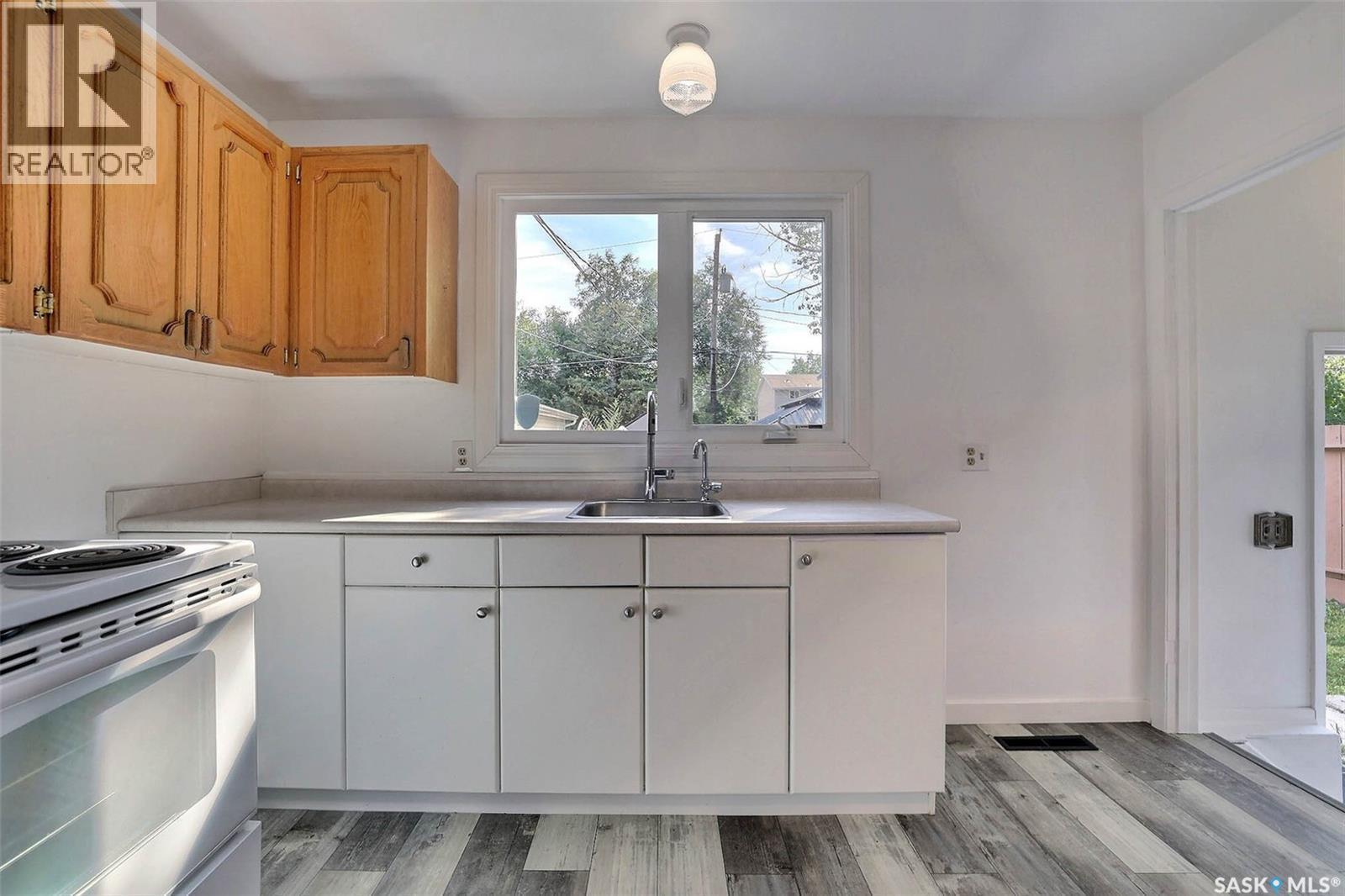 415 Mcintosh Street, Regina, SK - Indoor Photo Showing Kitchen