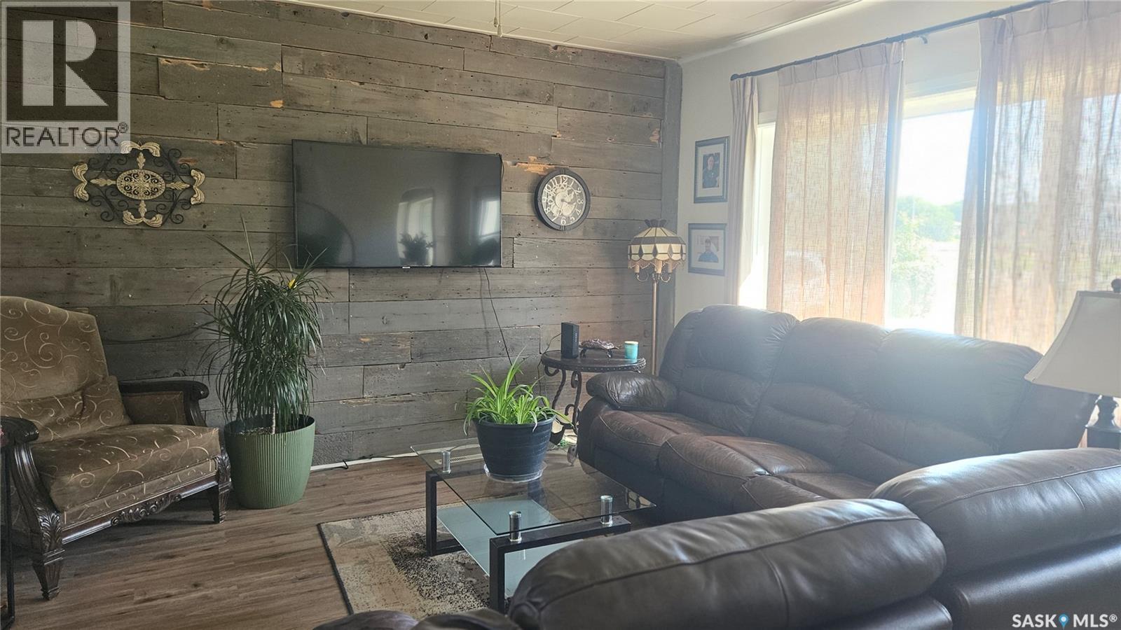 777 Highway, Cudworth, SK - Indoor Photo Showing Living Room