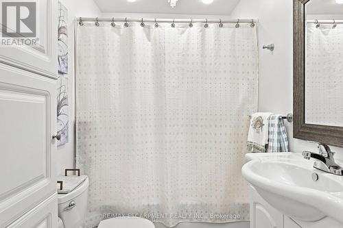 328 Woodward Avenue, Hamilton, ON - Indoor Photo Showing Bathroom
