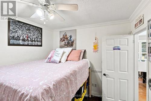 328 Woodward Avenue, Hamilton, ON - Indoor Photo Showing Bedroom