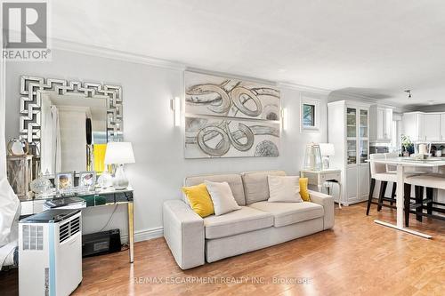 328 Woodward Avenue, Hamilton, ON - Indoor