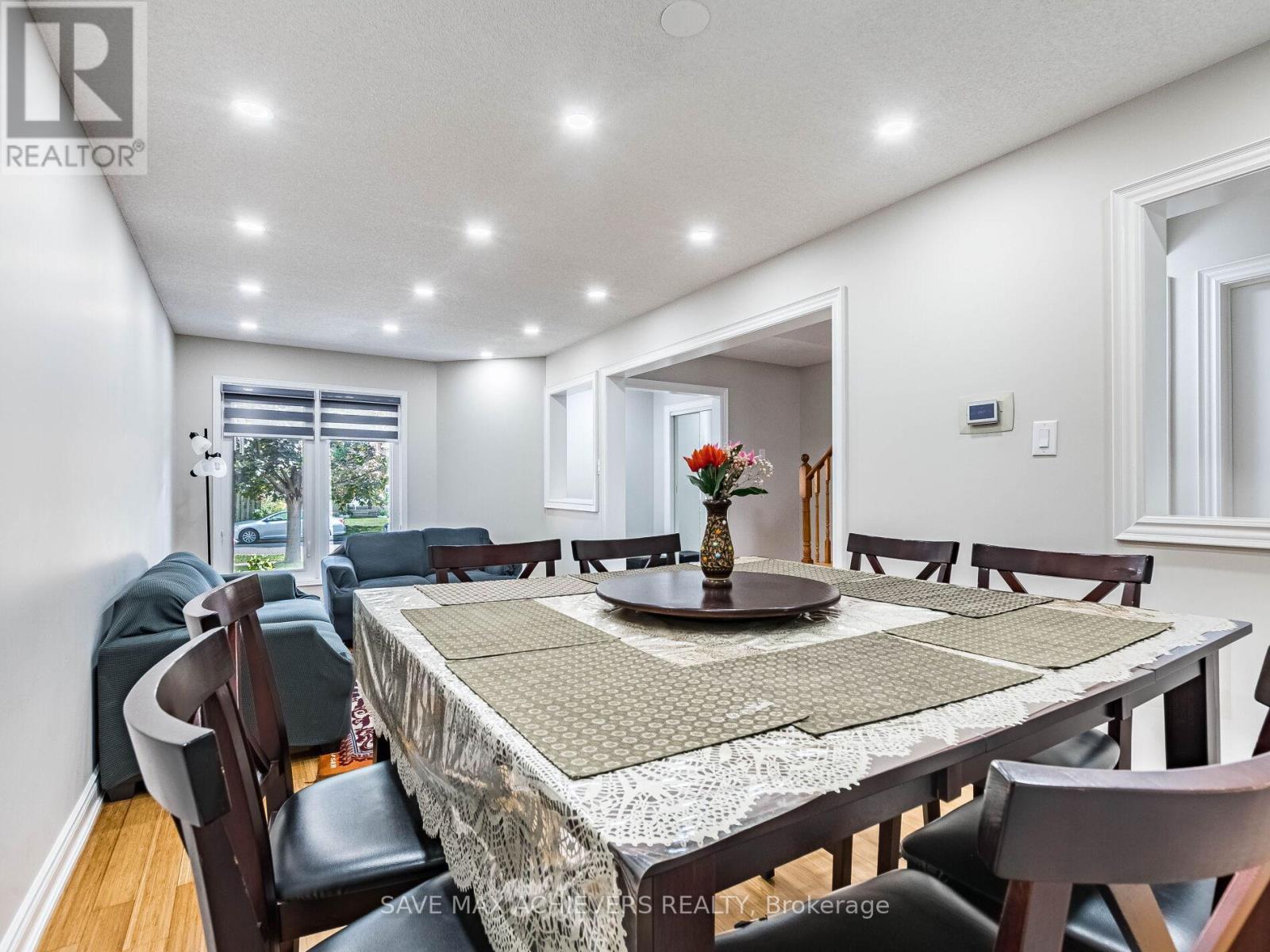 1041 Blizzard Road, Mississauga, ON - Indoor Photo Showing Dining Room