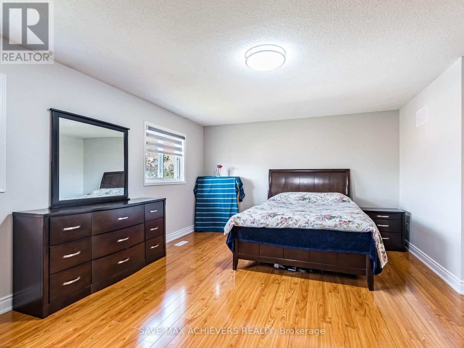 1041 Blizzard Road, Mississauga, ON - Indoor Photo Showing Bedroom