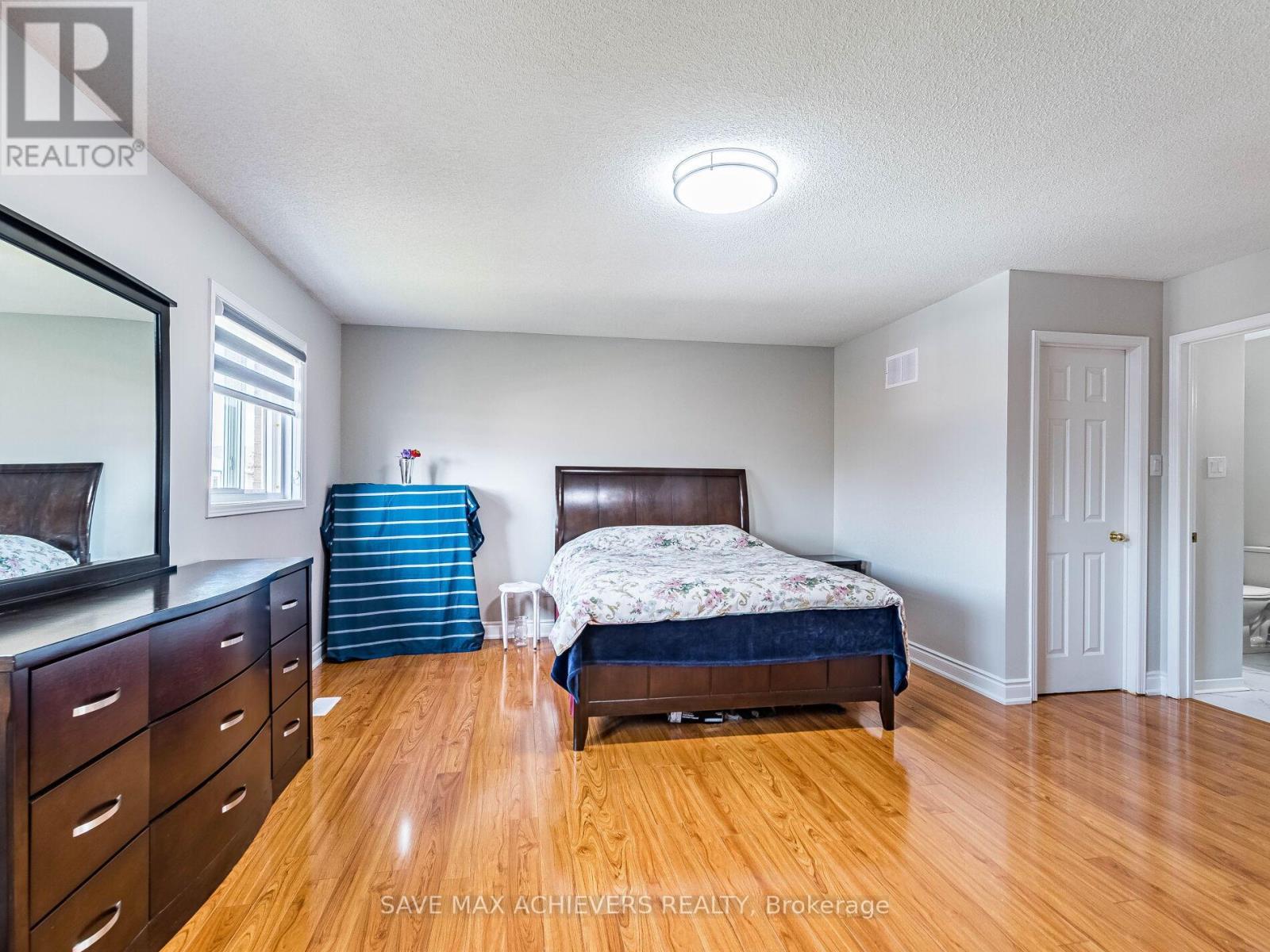 1041 Blizzard Road, Mississauga, ON - Indoor Photo Showing Bedroom