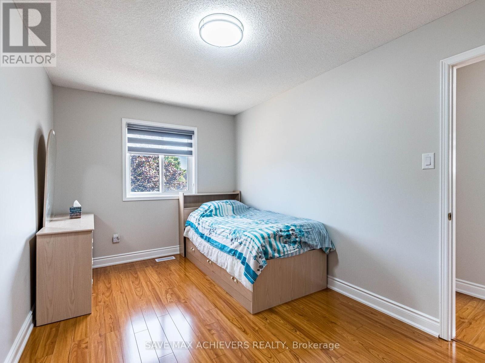 1041 Blizzard Road, Mississauga, ON - Indoor Photo Showing Bedroom