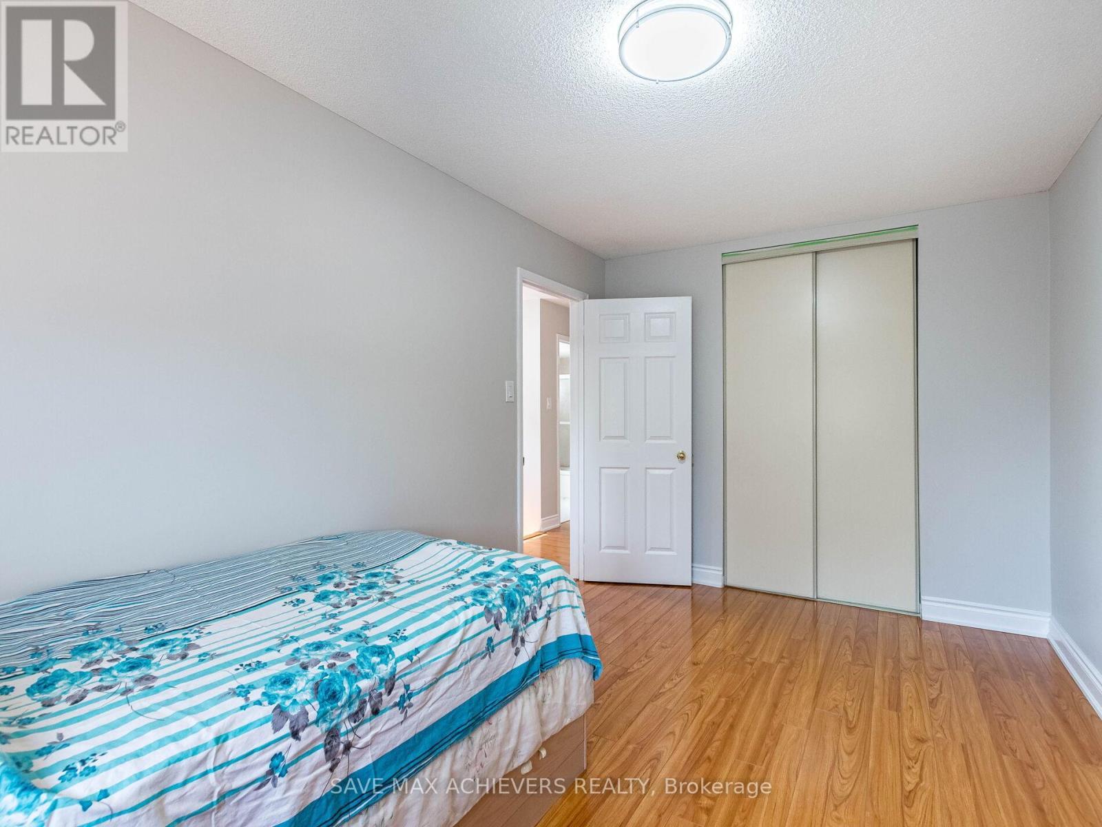 1041 Blizzard Road, Mississauga, ON - Indoor Photo Showing Bedroom