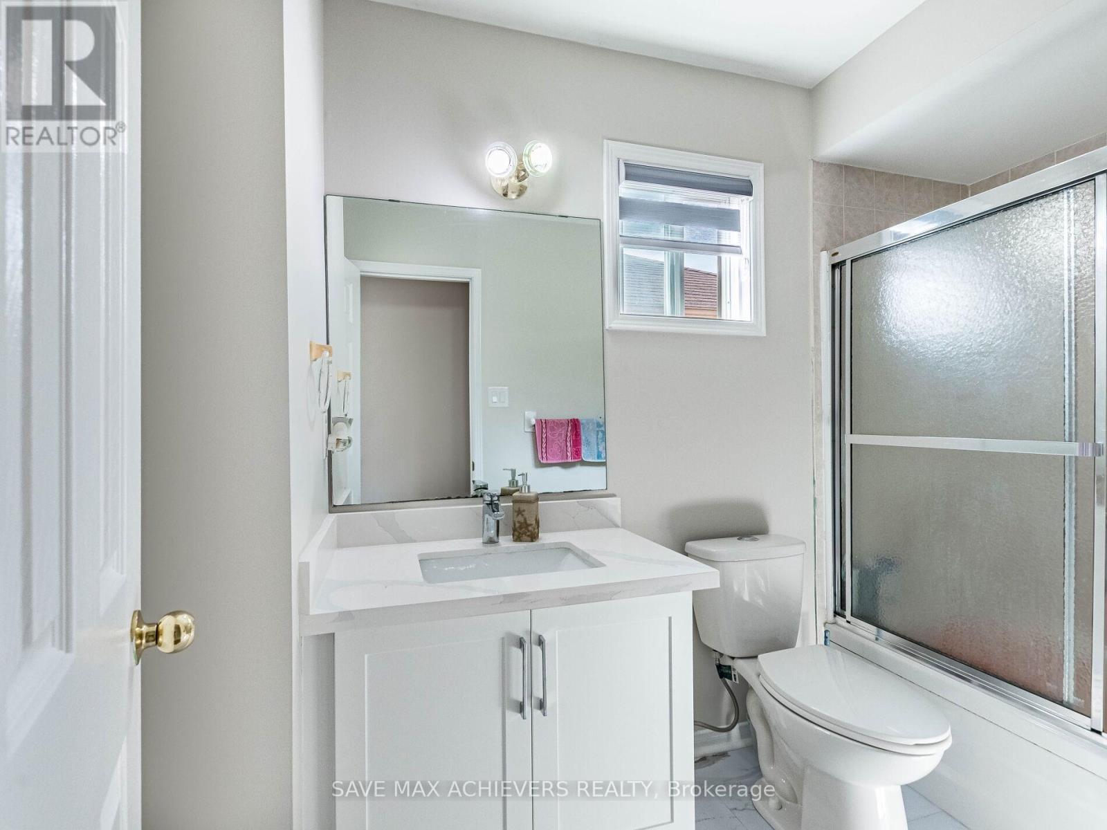 1041 Blizzard Road, Mississauga, ON - Indoor Photo Showing Bathroom