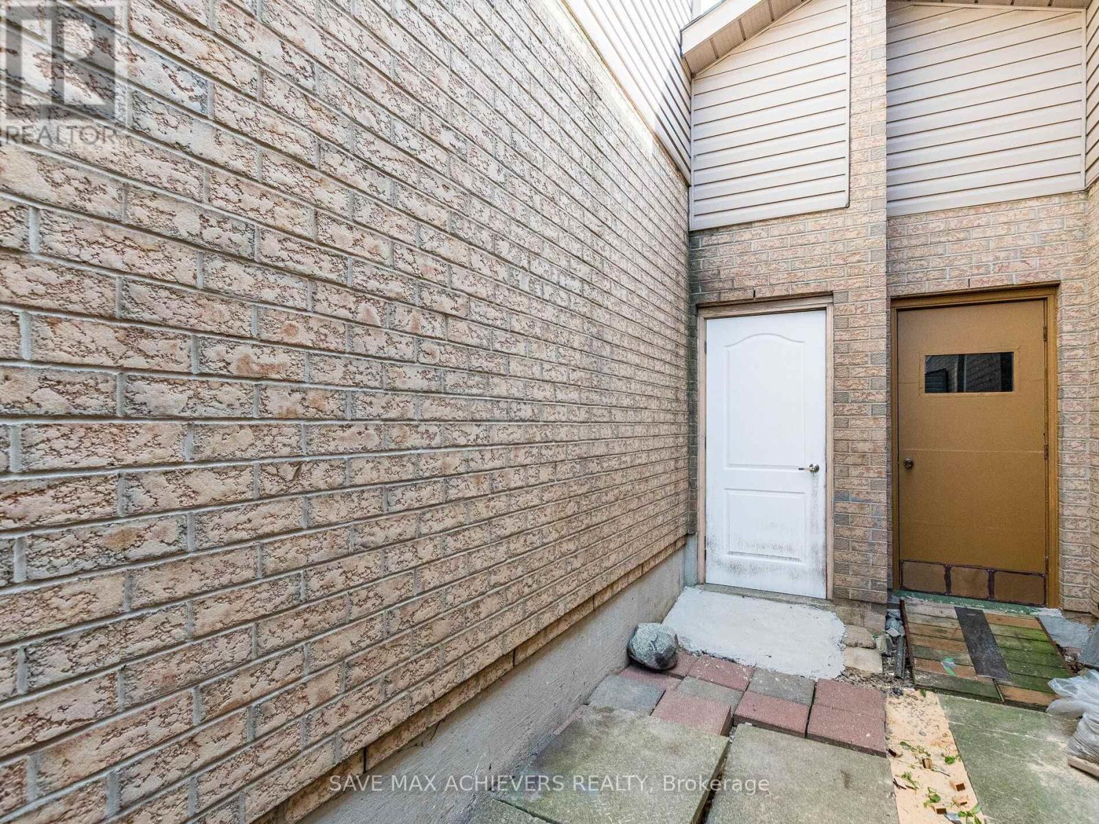 1041 Blizzard Road, Mississauga, ON - Outdoor With Exterior