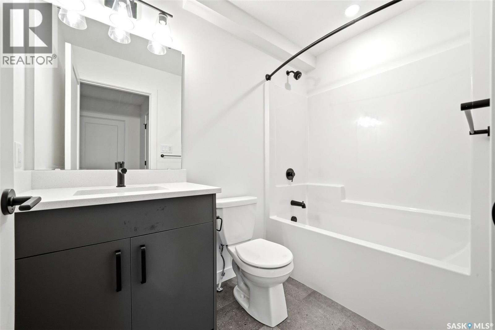 3023 Regina Avenue, Regina, SK - Indoor Photo Showing Bathroom
