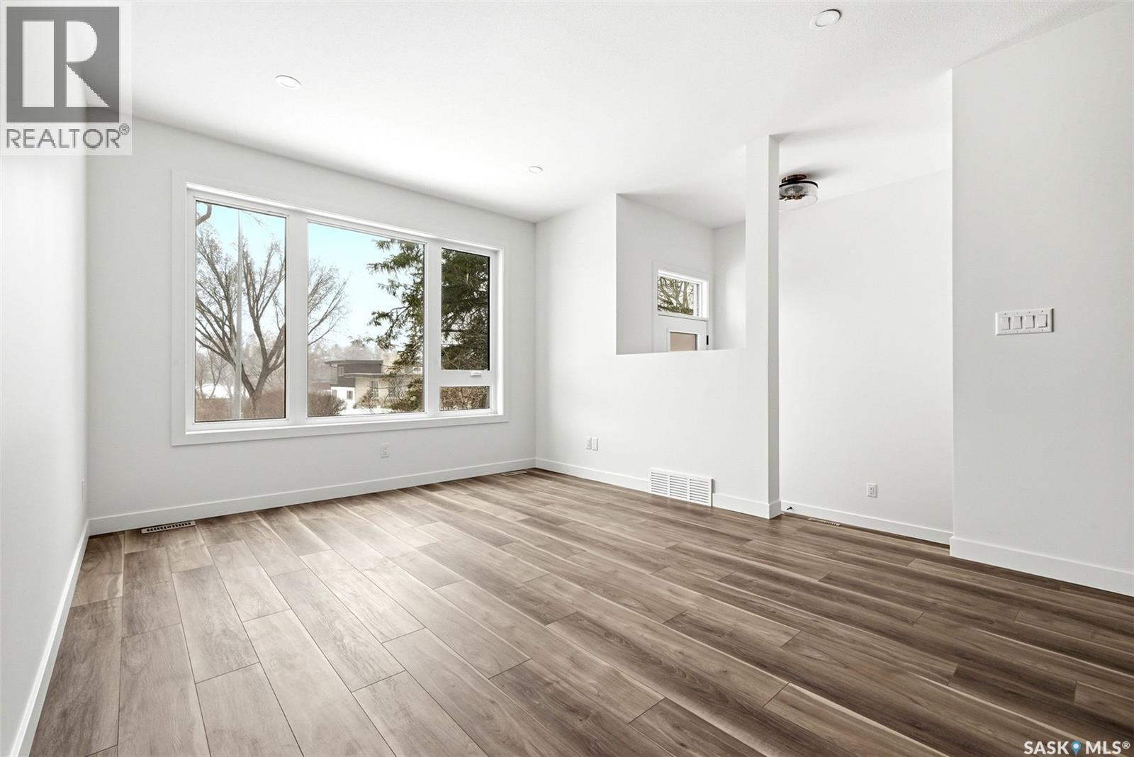 3023 Regina Avenue, Regina, SK - Indoor