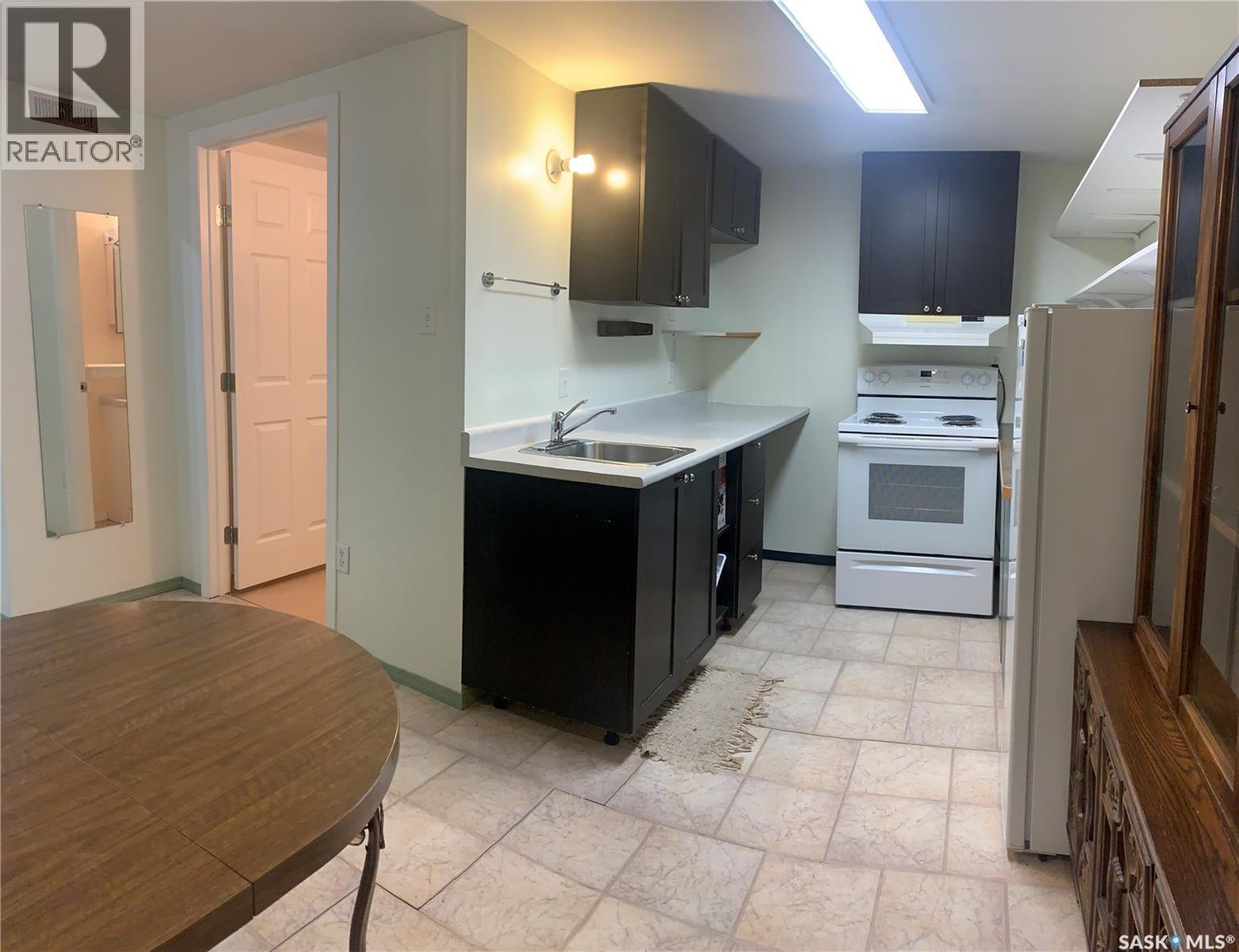 202-206 Elizabeth Avenue, Manitou Beach, SK - Indoor Photo Showing Kitchen