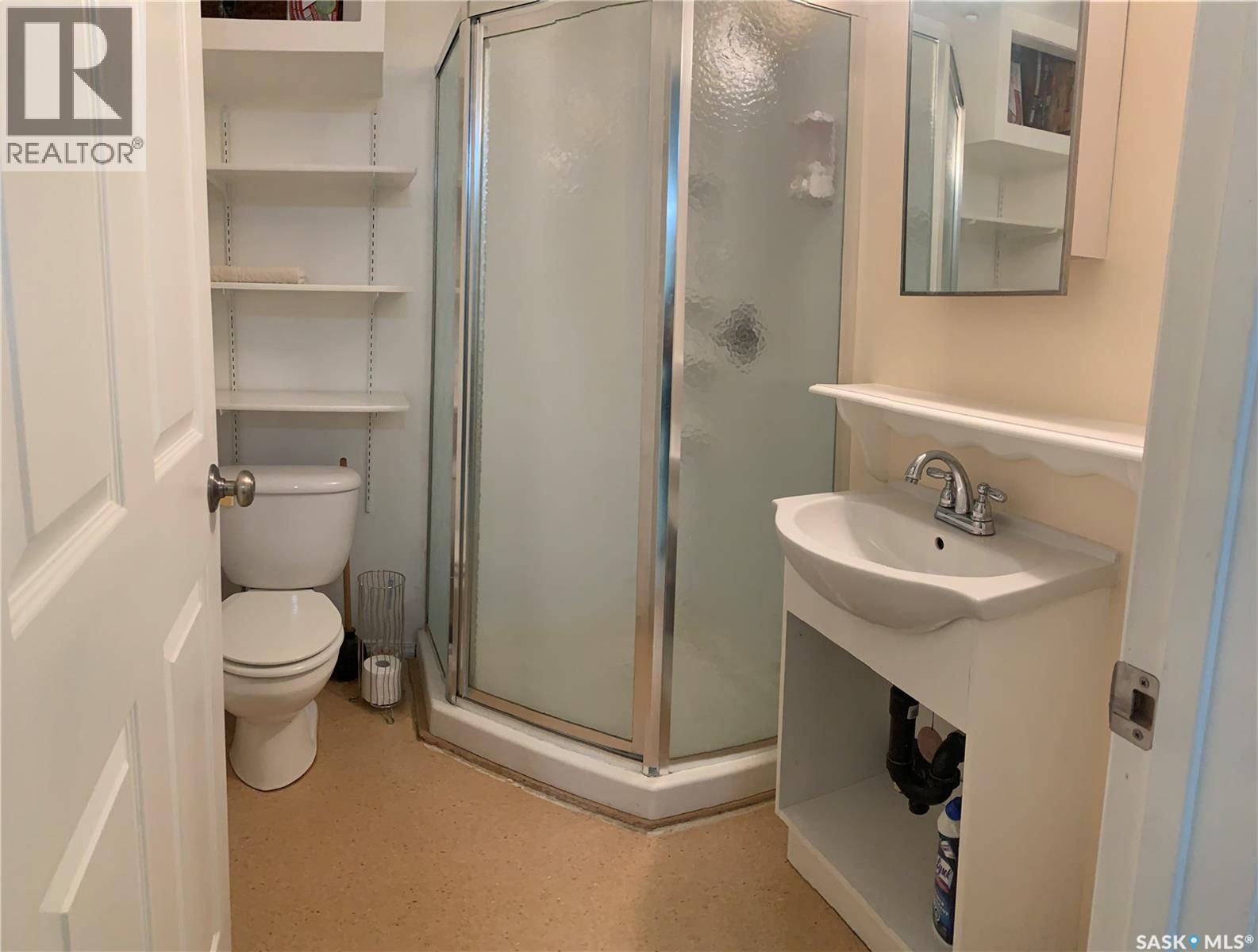 202-206 Elizabeth Avenue, Manitou Beach, SK - Indoor Photo Showing Bathroom