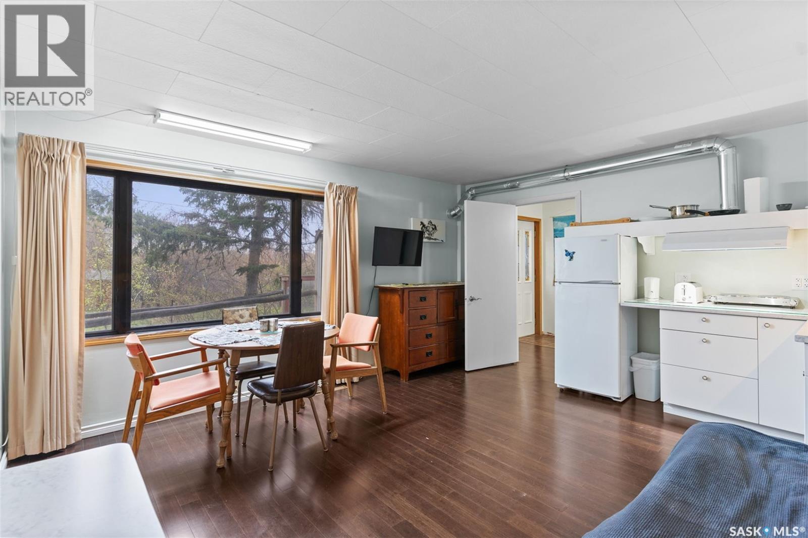 202-206 Elizabeth Avenue, Manitou Beach, SK - Indoor Photo Showing Dining Room